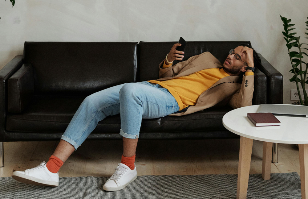 Blog - Clicks ’n Tricks - Drowning in tone-deaf & saturated marketing